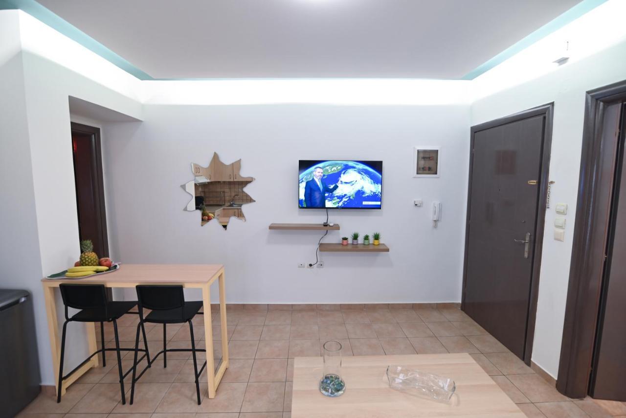 The Whole Packet B1 Center With Parking Apartment Larissa Bagian luar foto